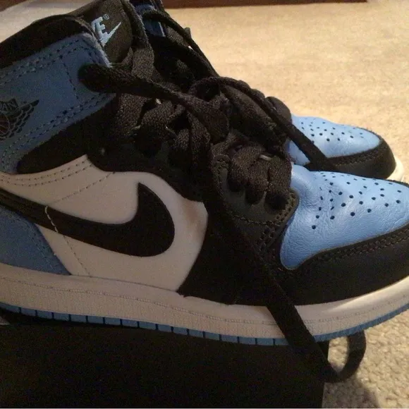 AIR JORDAN 1 RETRO HIGH OG GS “UNCTOE” BLUE/ BLACK &amp; WHITE— LITTLE BOYS 11C