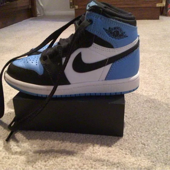 AIR JORDAN 1 RETRO HIGH OG GS “UNCTOE” BLUE/ BLACK &amp; WHITE— LITTLE BOYS 11C
