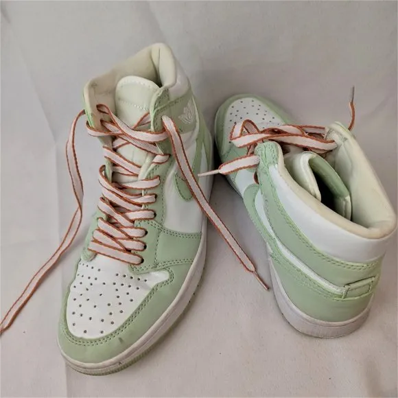 Air Jordan 1 Retro High Seafoam, Big Kids Size 6.5