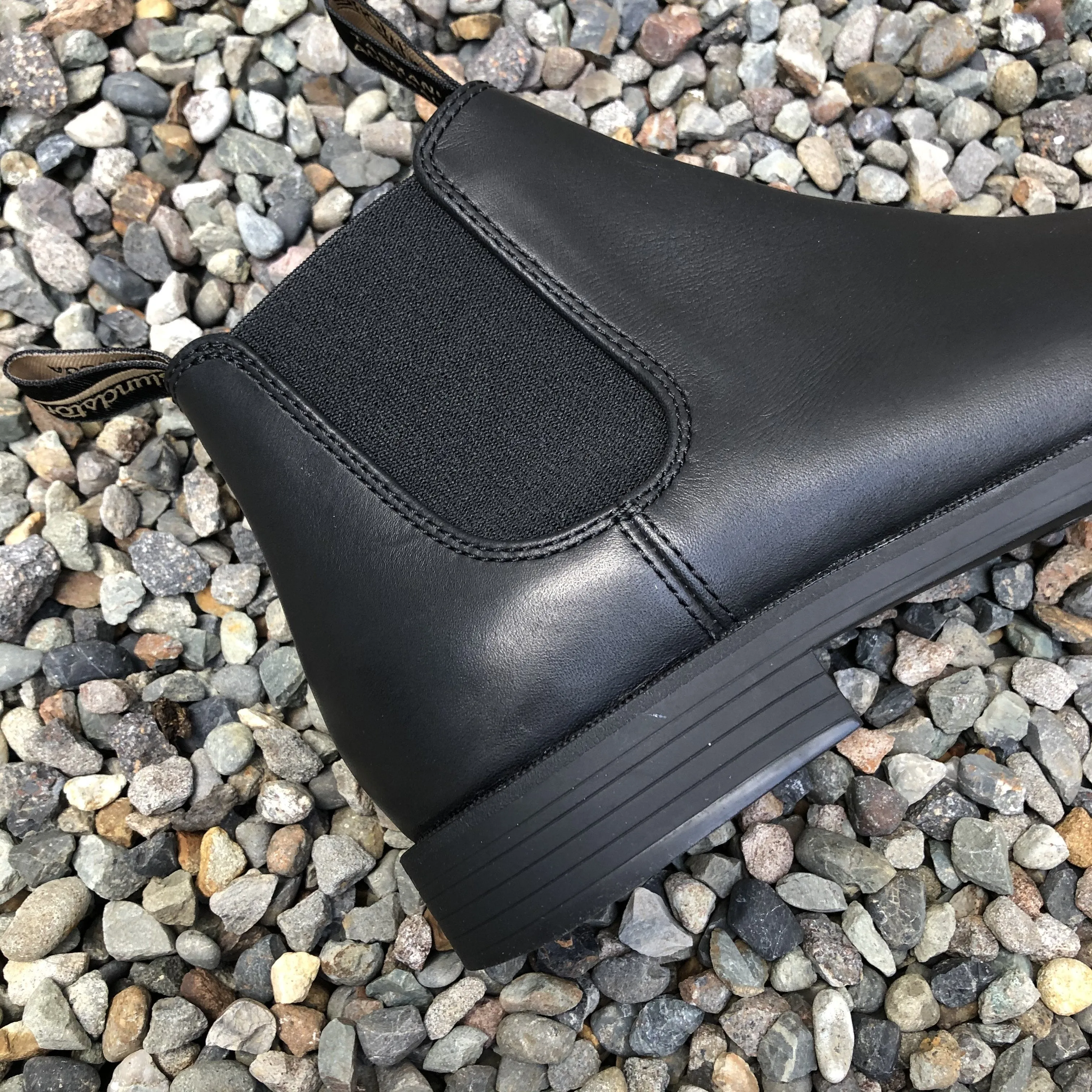 Blundstone - 1901 Unisex Ankle Dress Boot - Black