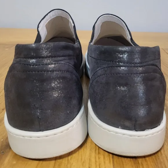 David Tate size 11 Vavy slip-on sneaker in black and silver metallic