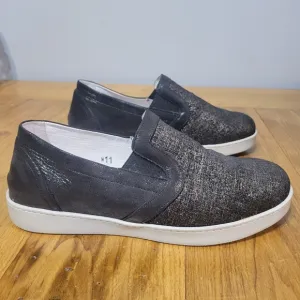 David Tate size 11 Vavy slip-on sneaker in black and silver metallic