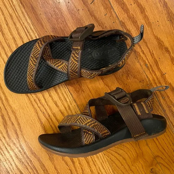 EUC Chaco Sandal, Brown