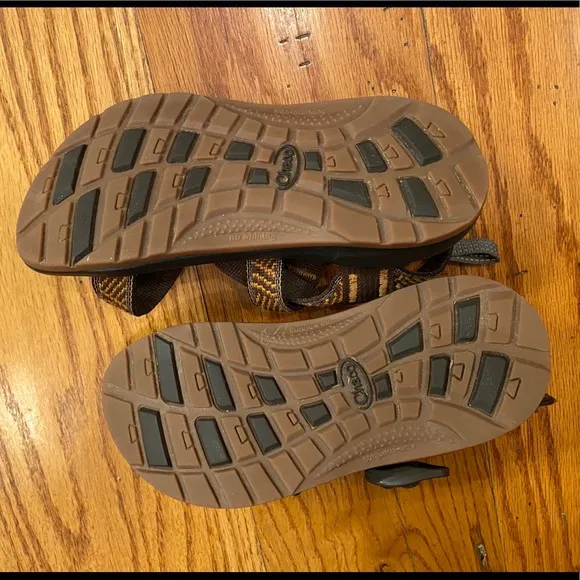 EUC Chaco Sandal, Brown