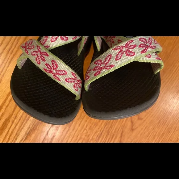 EUC Chaco Sandal, Floral