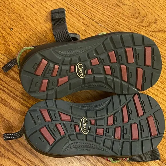 EUC Chaco Sandal, Floral