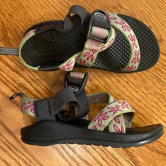 EUC Chaco Sandal, Floral