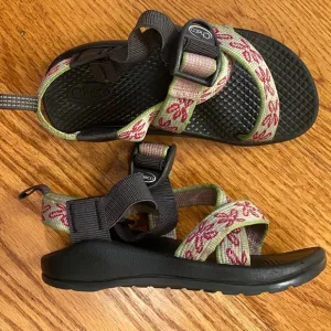 EUC Chaco Sandal, Floral