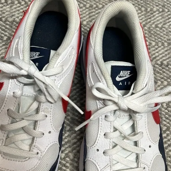Nike Air red‎ white and blue youth size 6 boys shoes
