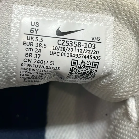 Nike Air red‎ white and blue youth size 6 boys shoes