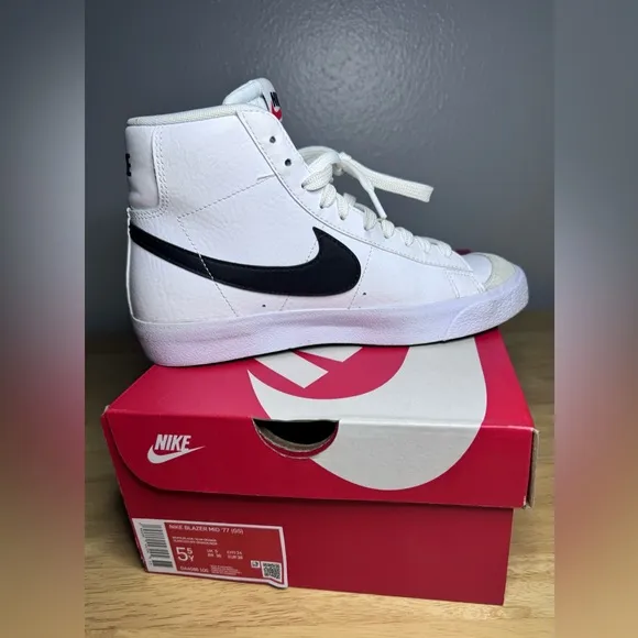 Nike Blazer Mid '77