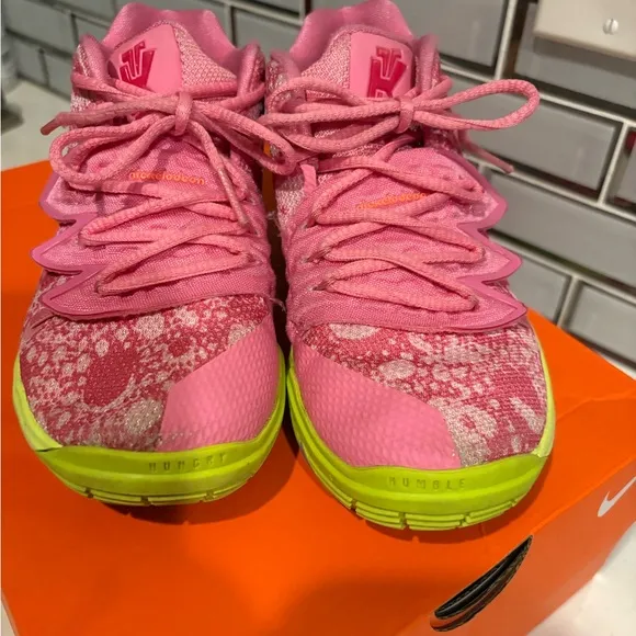 Nike Kyrie Irving pink Patrick Star kids, size 12 girls shoes.