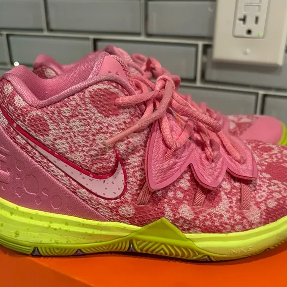 Nike Kyrie Irving pink Patrick Star kids, size 12 girls shoes.