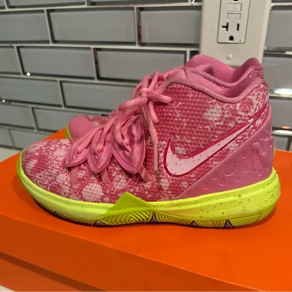 Nike Kyrie Irving pink Patrick Star kids, size 12 girls shoes.