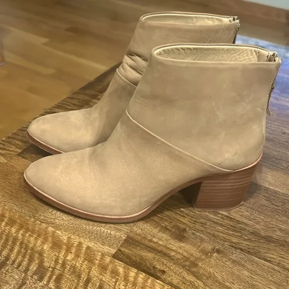 Nisolo Dari Water Resistant Bootie size 8 in almond
