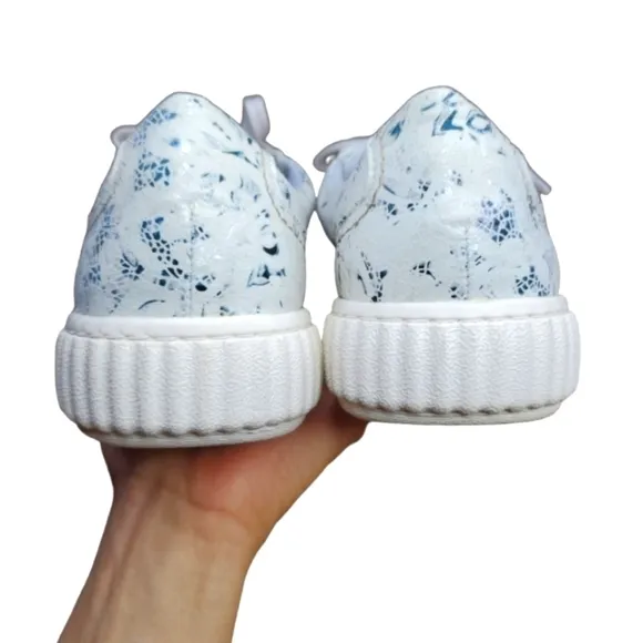 Nwob CLARKS Collection Caroline Ella Leather Metallic Floral Sneakers Size 8.5