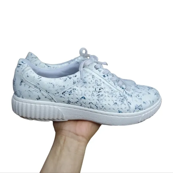 Nwob CLARKS Collection Caroline Ella Leather Metallic Floral Sneakers Size 8.5