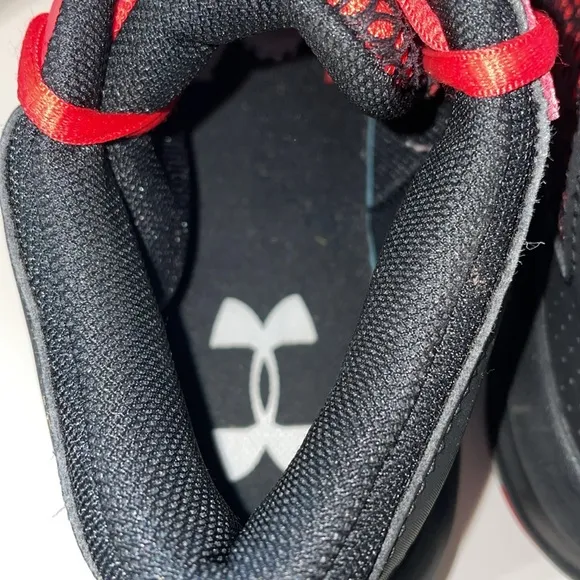 Under Armour Lockdown 5 Basketball Shoes Versa Red/Black Sneaker M 9 W 10.5