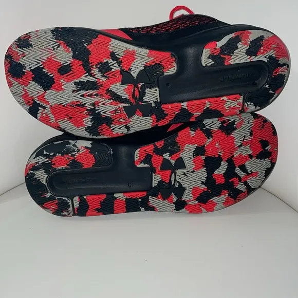 Under Armour Lockdown 5 Basketball Shoes Versa Red/Black Sneaker M 9 W 10.5