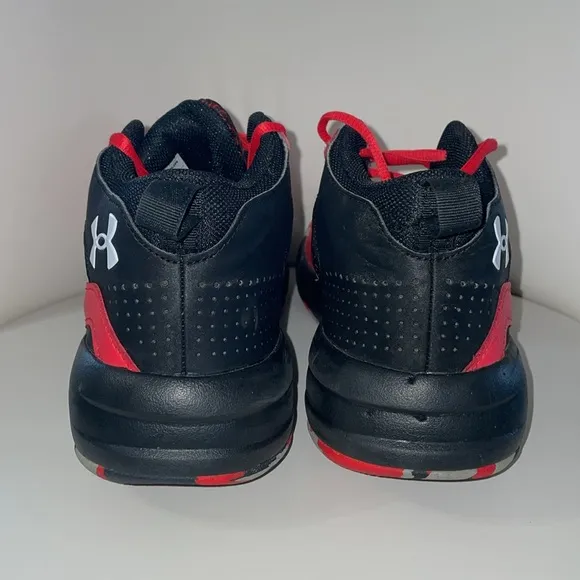 Under Armour Lockdown 5 Basketball Shoes Versa Red/Black Sneaker M 9 W 10.5