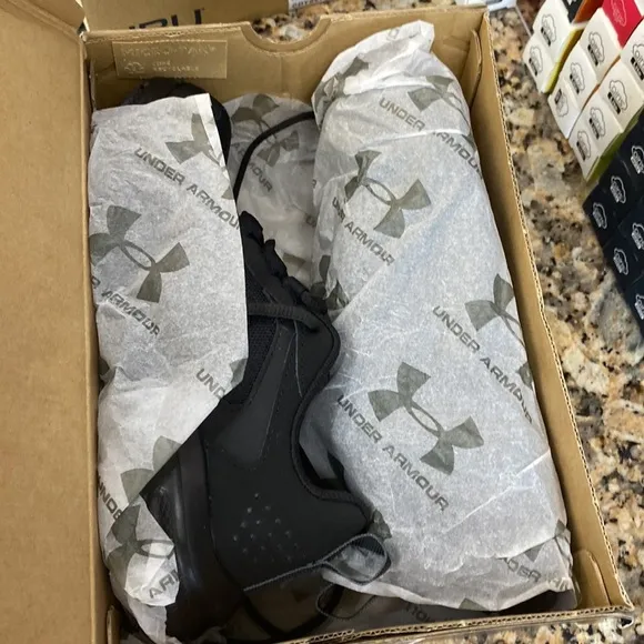 Under Armour Unisex-Child Grade School Assert 9 Running Shoe 👟